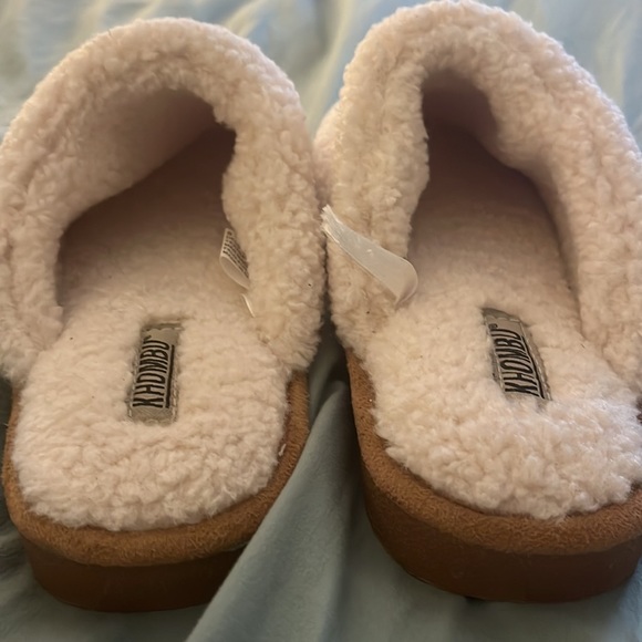 Super comfy and cozy slippers - Picture 3 of 4